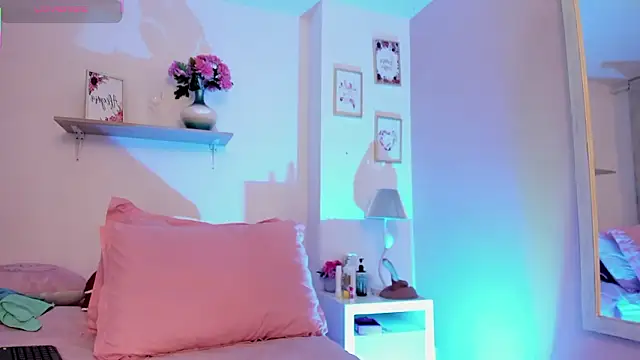 LauraRaider online show from March 2026 08:03:02 PM