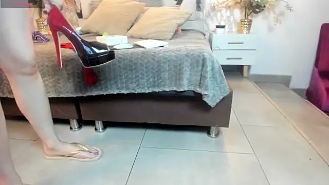 Mysterius Woman online show from December 2025 01:02:02 PM