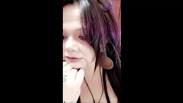 Snapshot of Amputee_woman chatting on July 2026 10:10:01 PM Amputee woman online show from July 2026 10:10:01 PM