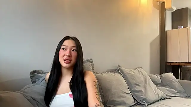 Snapshot of EIeniVanwart chatting on November 2025 07:52:02 AM EIeniVanwart online show from November 2025 07:52:02 AM