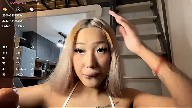 EIeniVanwart online show from February 2026 03:52:01 PM