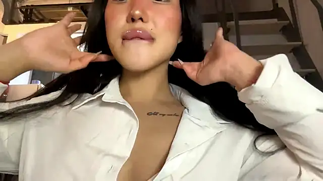 Snapshot of EIeniVanwart chatting on December 2025 06:20:02 PM EIeniVanwart online show from December 2025 06:20:02 PM