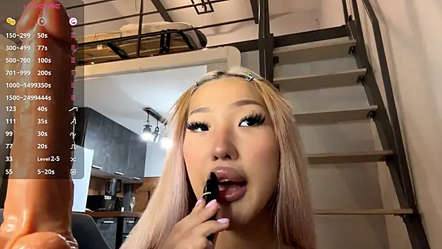 EIeniVanwart online show from February 2026 04:47:01 PM