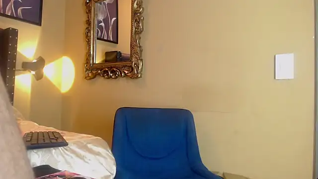 alejandroo  online show from December 2025 10:21:02 PM