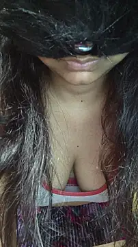 SameeraReddy19 online show from December 2025 01:55:01 PM