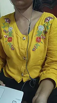 SameeraReddy19 online show from May 2026 08:18:02 AM