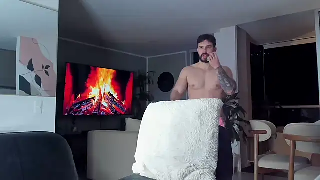 Valenthino Salvatore online show from March 2026 03:50:02 AM