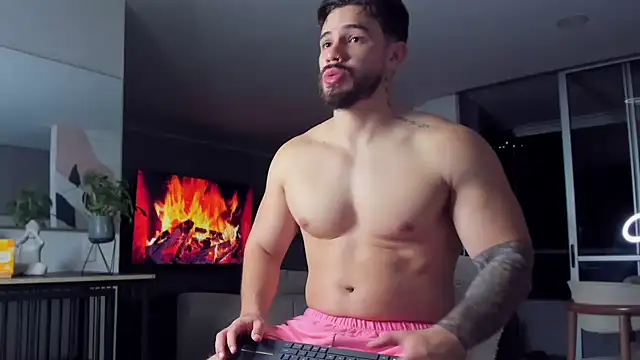 Valenthino Salvatore online show from April 2026 03:51:01 AM