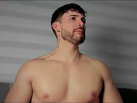 Snapshot of Valenthino_Salvatore chatting on November 2025 04:35:02 AM Valenthino Salvatore online show from November 2025 04:35:02 AM