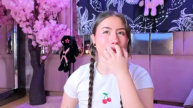 Naomistart online show from December 2025 08:43:02 PM