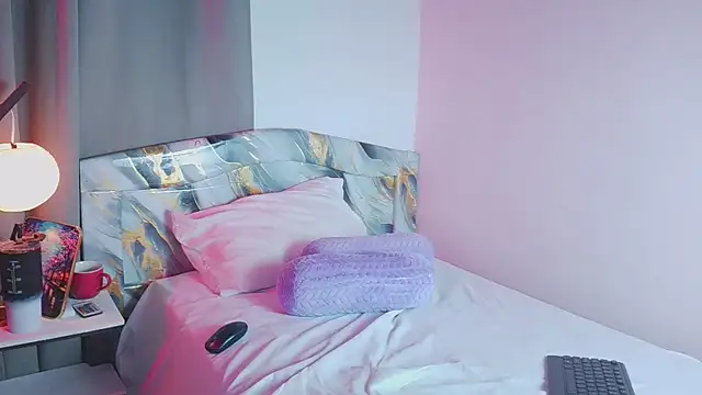 EmmaDembers online show from November 2025 06:52:01 PM