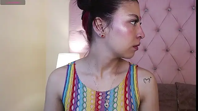 Hillary Thomson online show from November 2025 01:00:02 PM