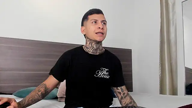 Snapshot of Andrew_sanders68 chatting on December 2025 11:15:02 PM Andrew sanders68 online show from December 2025 11:15:02 PM