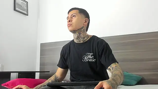 Snapshot of Andrew_sanders68 chatting on November 2025 03:06:02 AM Andrew sanders68 online show from November 2025 03:06:02 AM