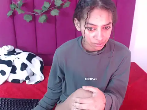 Tinyy Star online show from November 2025 02:34:01 AM