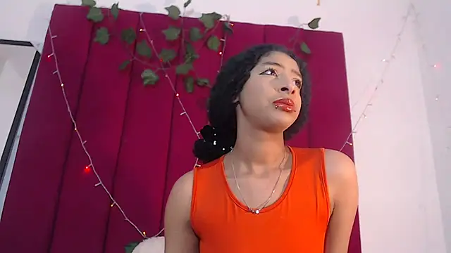 Tinyy Star online show from December 2025 02:05:02 AM