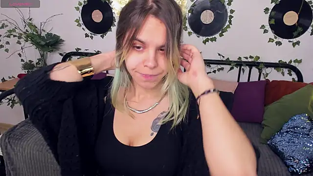 LiraBelle online show from November 2025 03:28:01 AM