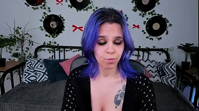 LiraBelle online show from April 2026 03:24:01 PM