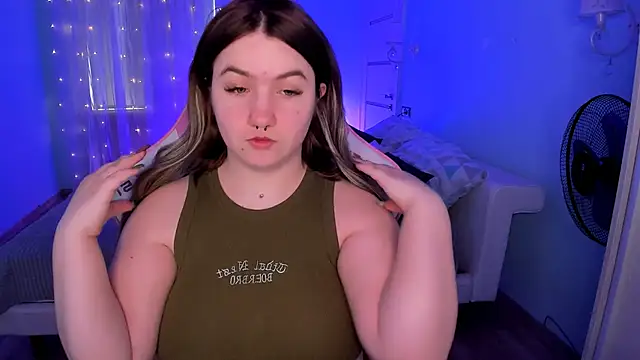 Snapshot of lovelyy_julia chatting on February 2026 05:20:01 AM lovelyy julia online show from February 2026 05:20:01 AM