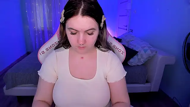 Snapshot of lovelyy_julia chatting on February 2026 08:15:01 AM lovelyy julia online show from February 2026 08:15:01 AM