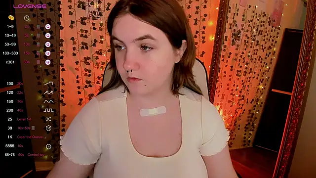 lovelyy julia online show from March 2026 05:08:02 AM