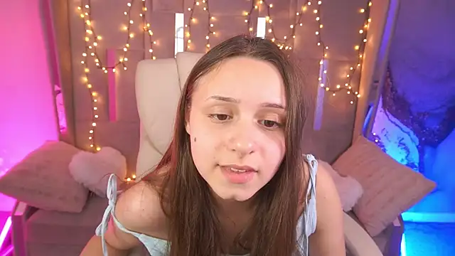 TinyNatalie online show from May 2026 01:37:02 PM