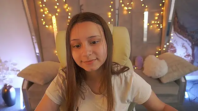 TinyNatalie online show from May 2026 12:37:02 PM