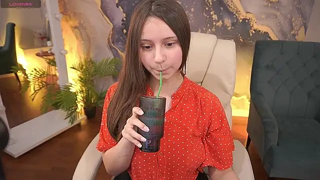 TinyNatalie online show from May 2026 01:53:01 PM