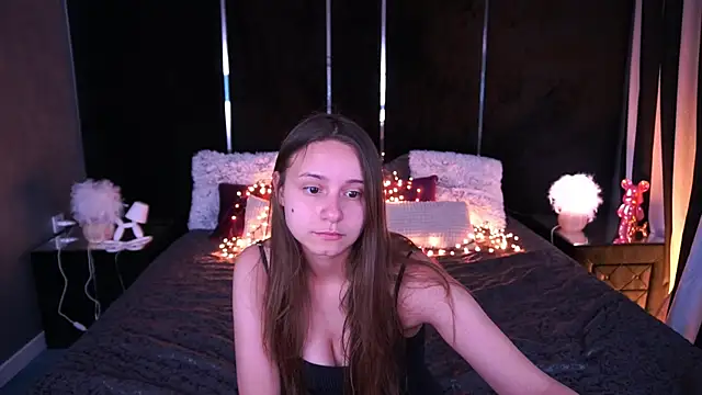 Snapshot of TinyNatalie chatting on June 2026 06:41:01 AM TinyNatalie online show from June 2026 06:41:01 AM