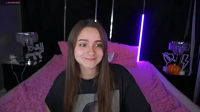 TinyNatalie online show from November 2025 03:01:02 PM