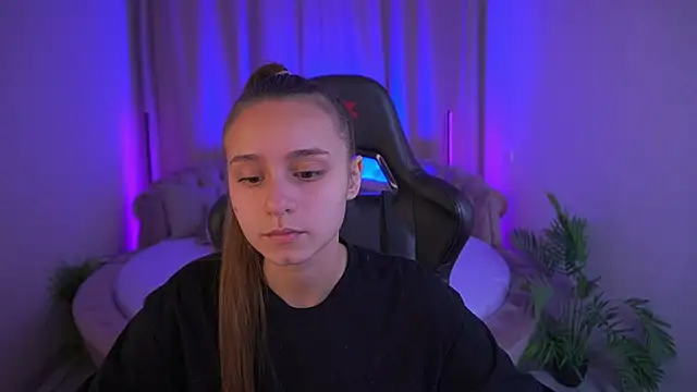 TinyNatalie online show from November 2025 07:08:02 AM