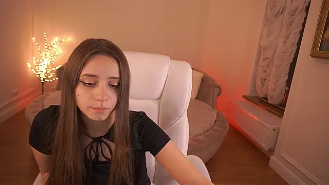 Snapshot of TinyNatalie chatting on December 2025 10:02:01 PM TinyNatalie online show from December 2025 10:02:01 PM