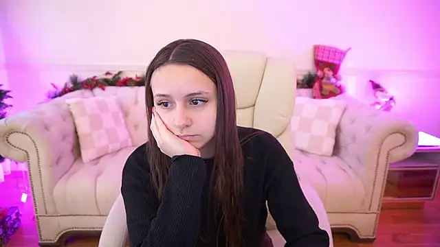 Snapshot of TinyNatalie chatting on January 2026 07:45:02 AM TinyNatalie online show from January 2026 07:45:02 AM