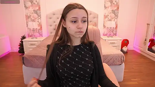 Snapshot of TinyNatalie chatting on January 2026 02:20:02 PM TinyNatalie online show from January 2026 02:20:02 PM