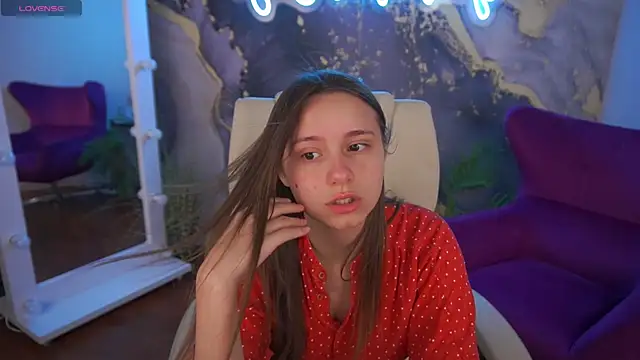 Snapshot of TinyNatalie chatting on July 2026 01:43:01 PM TinyNatalie online show from July 2026 01:43:01 PM