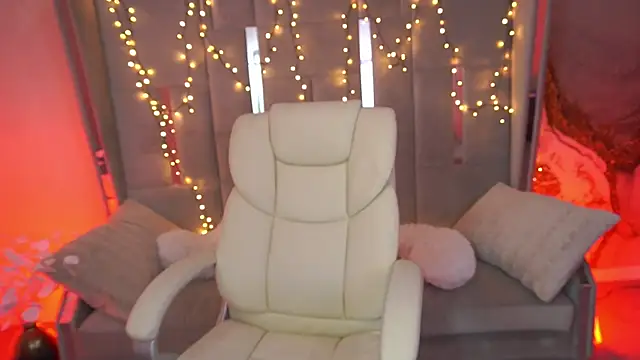 TinyNatalie online show from April 2026 12:42:02 PM