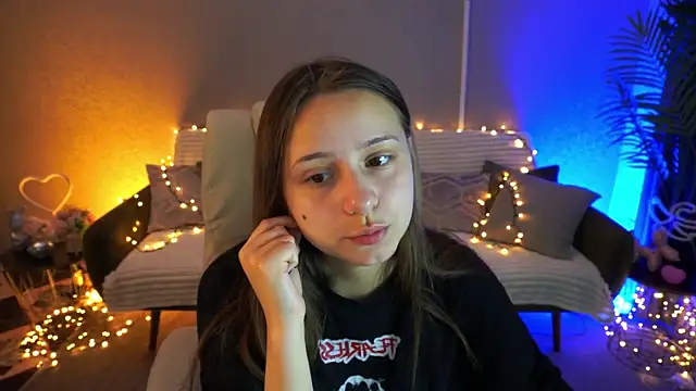 TinyNatalie online show from May 2026 08:20:02 PM