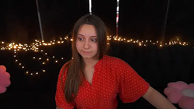 TinyNatalie online show from May 2026 09:00:02 PM