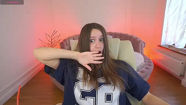 TinyNatalie online show from April 2026 07:45:01 AM