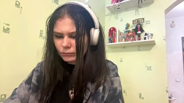 TraceeSchutt online show from December 2025 12:15:02 PM