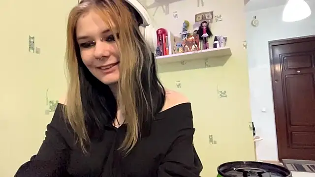 TraceeSchutt online show from December 2025 01:04:02 PM