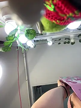 Kitty Bms  online show from December 2025 07:07:02 PM