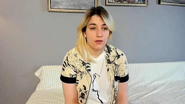 Snapshot of TideLunar chatting on December 2025 05:57:02 AM TideLunar online show from December 2025 05:57:02 AM