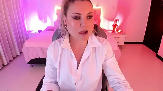 Violeta Hotter online show from December 2025 11:23:02 AM