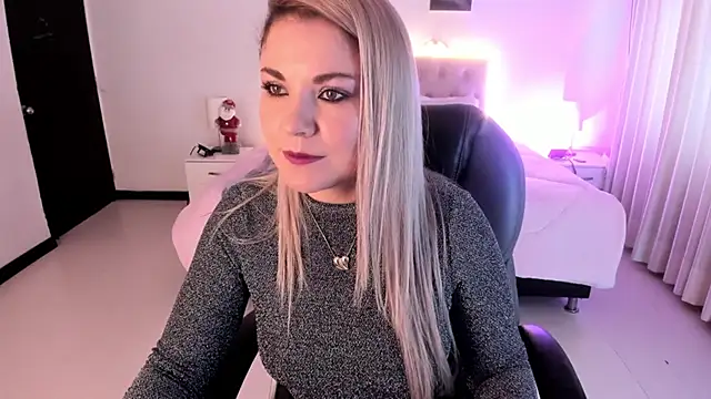 Snapshot of Violeta_Hotter chatting on November 2025 11:10:02 AM Violeta Hotter online show from November 2025 11:10:02 AM