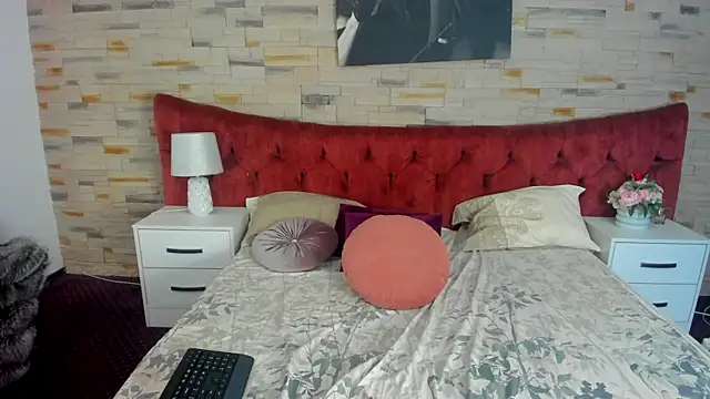 YasmineSly online show from November 2025 08:53:02 PM