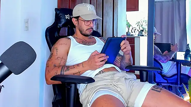 JotaCeliz online show from November 2025 05:35:01 PM