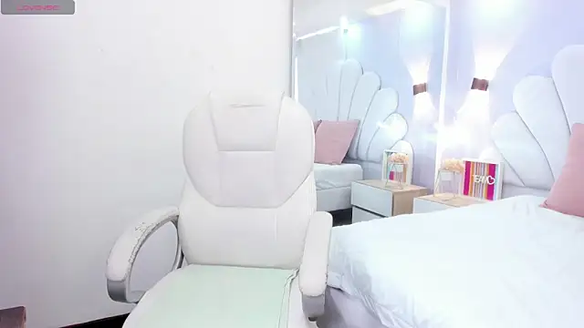 thalia nichols online show from March 2026 08:37:01 PM