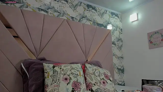 thalia nichols online show from April 2026 08:10:02 PM