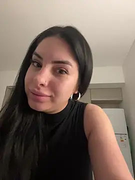 Snapshot of Magui21 chatting on December 2025 12:04:01 AM Magui21 online show from December 2025 12:04:01 AM